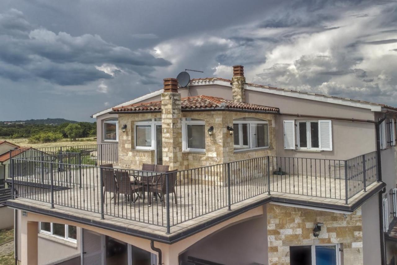 Villa Gracia - Big House, Pool, Bbq, Playground & Table Tennis, Game Room With Billiards & Table Football, Pula, Istria Exterior photo