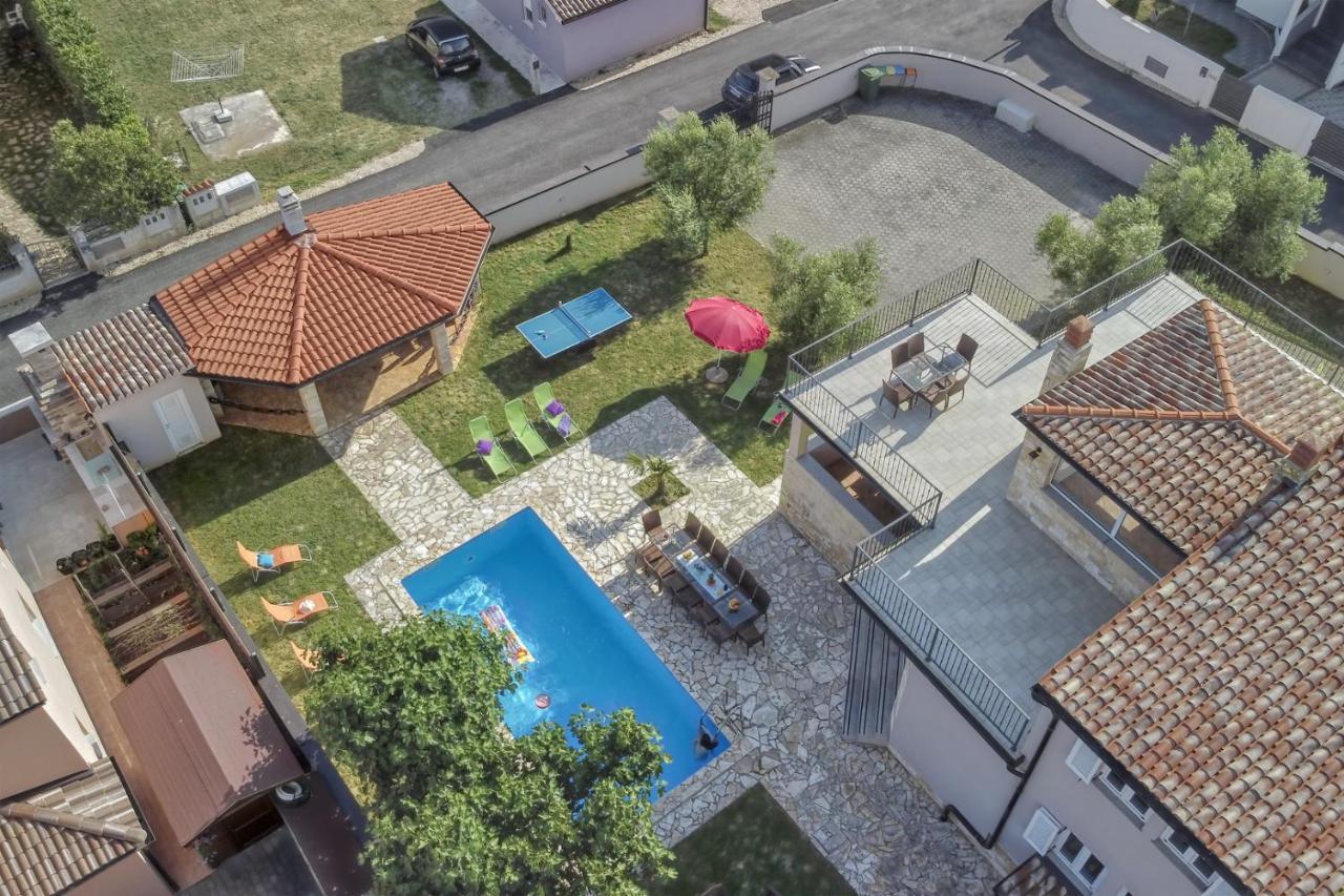 Villa Gracia - Big House, Pool, Bbq, Playground & Table Tennis, Game Room With Billiards & Table Football, Pula, Istria Exterior photo