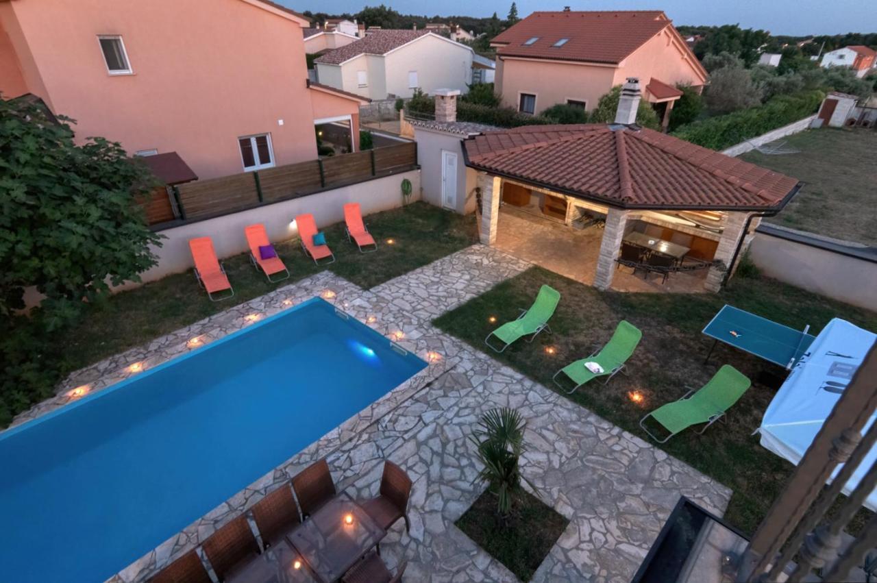 Villa Gracia - Big House, Pool, Bbq, Playground & Table Tennis, Game Room With Billiards & Table Football, Pula, Istria Exterior photo