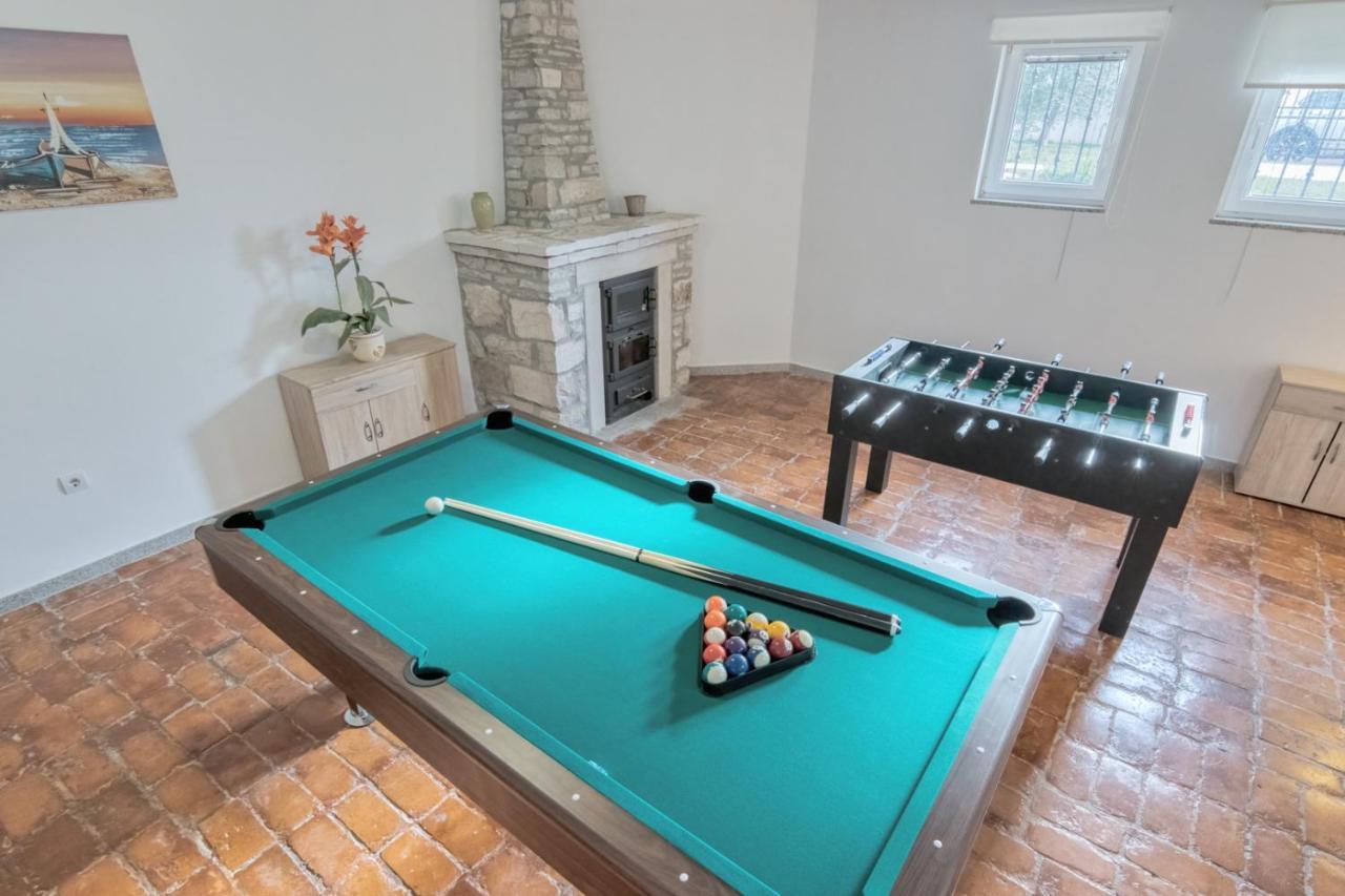 Villa Gracia - Big House, Pool, Bbq, Playground & Table Tennis, Game Room With Billiards & Table Football, Pula, Istria Exterior photo