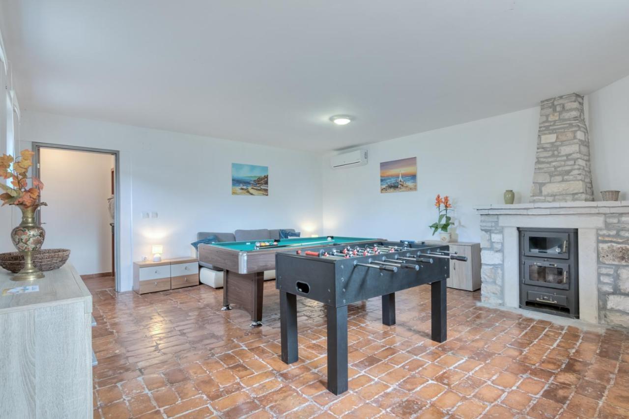 Villa Gracia - Big House, Pool, Bbq, Playground & Table Tennis, Game Room With Billiards & Table Football, Pula, Istria Exterior photo