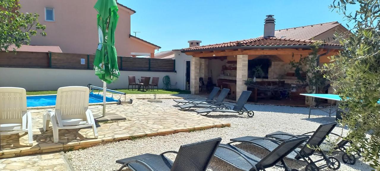 Villa Gracia - Big House, Pool, Bbq, Playground & Table Tennis, Game Room With Billiards & Table Football, Pula, Istria Exterior photo